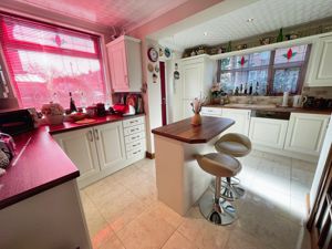 Breakfast Kitchen- click for photo gallery